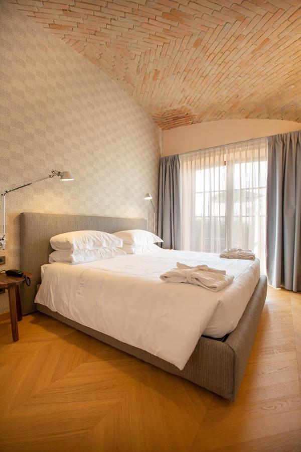 Villaggio Narrante - Cascina Galarej แซร์ราลุงกา ดัลบา ภายนอก รูปภาพ